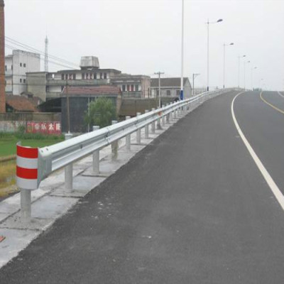 高速公路围栏.jpg